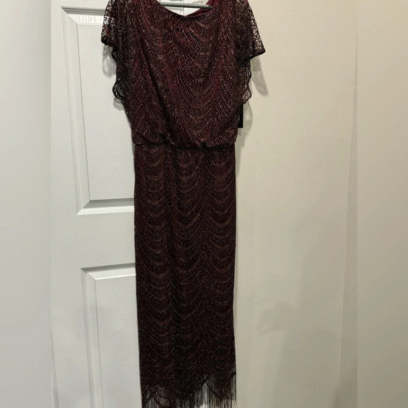 SLNY
Fringe Hem Crochet
Blouson Long Dress in fig color size 6 - Picture 6 of 11